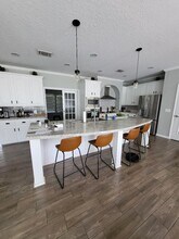 3144 Tina Marie Dr, Unit Living Space 2 in Wesley Chapel, FL - Foto de edificio - Building Photo