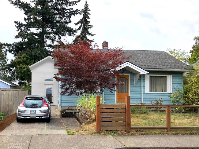 property at 9724 SE Ellis St