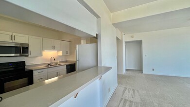 6363 Christie Ave in Emeryville, CA - Building Photo - Building Photo