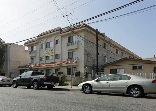 13623 Doty Ave in Hawthorne, CA - Foto de edificio - Building Photo