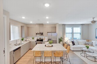 5900 U.S. 287 Frontage Rd in Arlington, TX - Building Photo - Building Photo