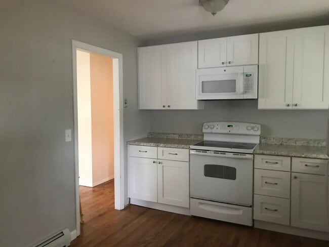23 Prospect Ave in Niantic, CT - Building Photo - Building Photo