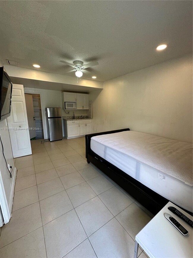 11050 NW 28th St in Sunrise, FL - Building Photo - Building Photo