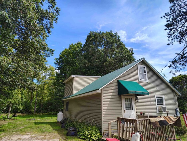 property at 9 Kelly Ln