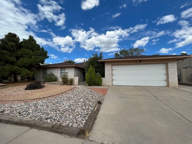 property at 1052 Monte Largo Dr NE
