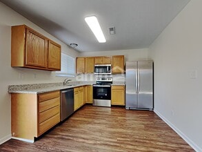 1162 Edgewater Way in Alexandria, KY - Foto de edificio - Building Photo