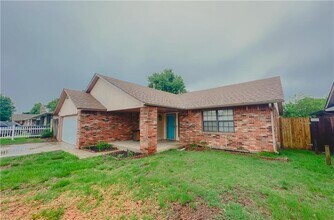 712 S Willowood Dr in Yukon, OK - Building Photo - Building Photo