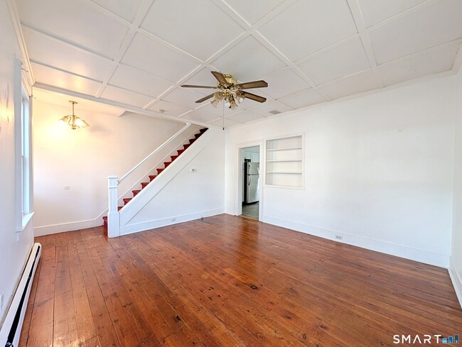 102 Elm St in Winchester, CT - Building Photo - Building Photo