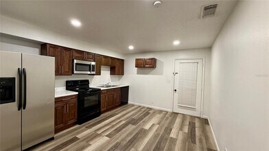 911 W Orange St in Kissimmee, FL - Building Photo - Building Photo