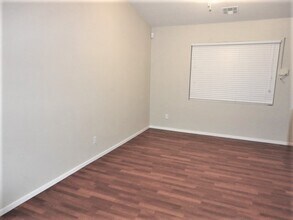 1219 Sunfire Ave in Henderson, NV - Building Photo - Building Photo