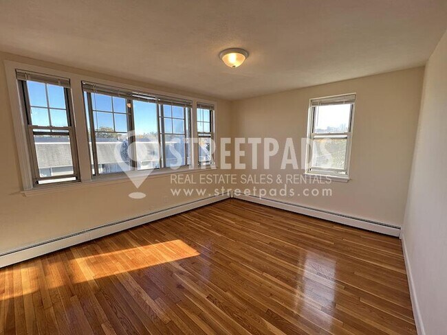 160 N Beacon St in Boston, MA - Building Photo - Building Photo
