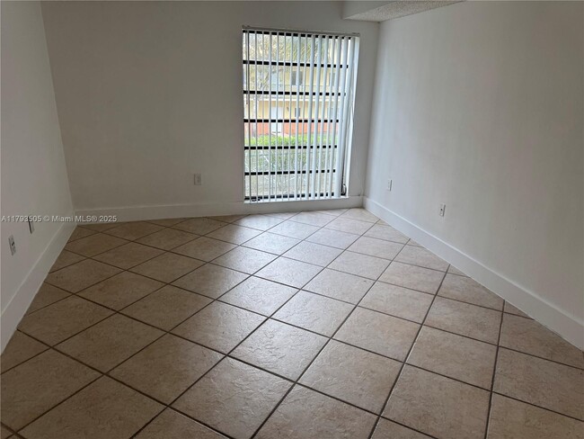 9040 SW 125th Ave in Miami, FL - Building Photo - Building Photo