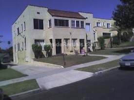 2021 S Rimpau Blvd, Unit 2021½ in Los Angeles, CA - Building Photo