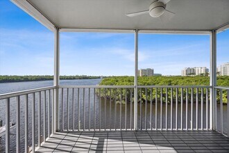 689 NE 6th Ct in Boynton Beach, FL - Foto de edificio - Building Photo