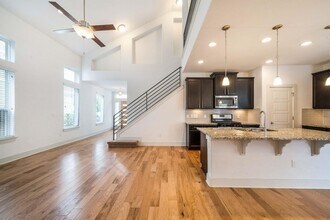 1408 Casa Dr in Austin, TX - Building Photo - Building Photo