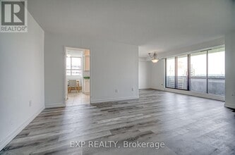 10 Stonehill Ct in Toronto, ON - Building Photo - Building Photo