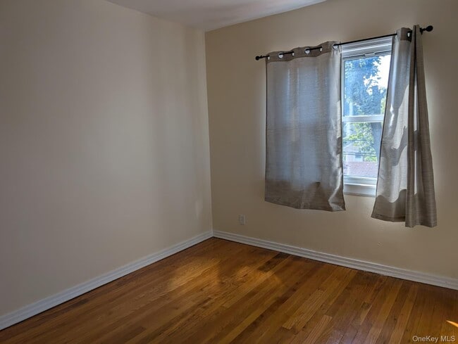 75-40 197th St in Queens, NY - Building Photo - Building Photo