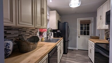 3182 Latona Dr SW in Atlanta, GA - Foto de edificio - Building Photo