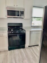 1044 Welfer St, Unit 2 in Pittsburgh, PA - Building Photo - Building Photo