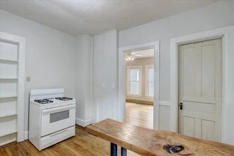 2214 Winnebago St, Unit #1 in Madison, WI - Foto de edificio - Building Photo