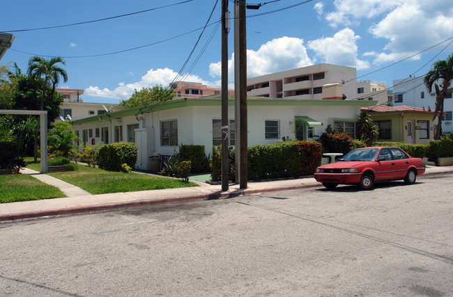 7815 Byron Ave in Miami Beach, FL - Building Photo - Building Photo