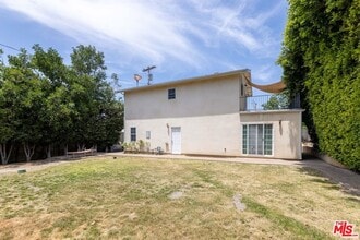 12833 Delano St, Unit 2 in Los Angeles, CA - Building Photo - Building Photo