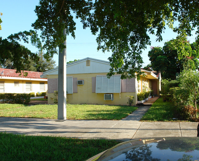 2253 NE 172nd St in North Miami Beach, FL - Building Photo - Building Photo