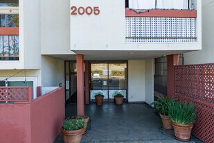 Rockridge in Oakland, CA - Building Photo