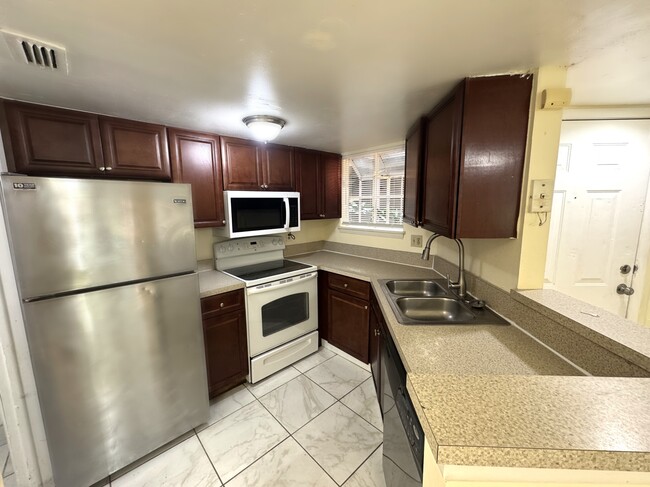 property at 1932 Lake Atriums Cir