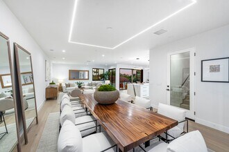 205 W Avenida San Antonio in San Clemente, CA - Building Photo - Building Photo