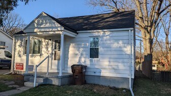 276 Franklin Rd in Waynesville, OH - Building Photo