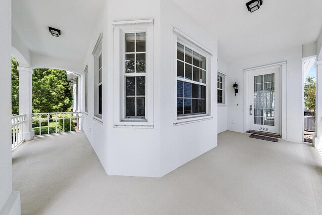 242 Poinciana Dr in Jupiter, FL - Building Photo - Building Photo