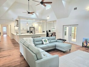 6687 W 7 Rivers Dr in Crystal River, FL - Building Photo - Building Photo