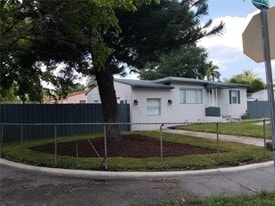 1201 NE 148th St in Miami, FL - Building Photo