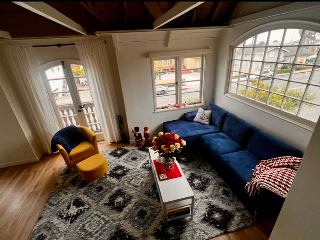property at 1111 Glenneyre St