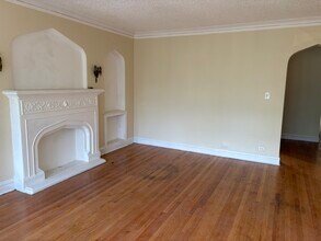 8131 S Kingston Ave in Chicago, IL - Building Photo - Building Photo