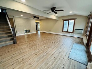 86 Shepherd Ln in Levittown, NY - Building Photo - Building Photo