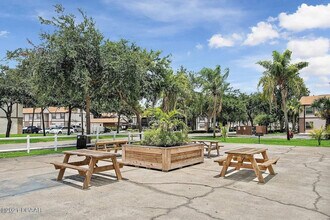 430 Banana Cay Dr in South Daytona, FL - Building Photo - Building Photo