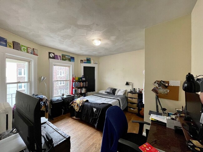 90 Kilsyth Rd, Unit 3 in Boston, MA - Foto de edificio - Building Photo