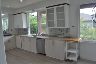 6135 Glenchester Row in San Diego, CA - Building Photo - Building Photo