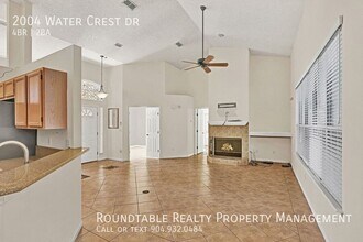 2004 Water Crest Dr in Orange Park, FL - Foto de edificio - Building Photo