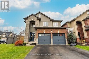 72 Secinaro Ave in Hamilton, ON - Building Photo