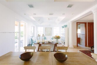 335 W Enid Dr in Key Biscayne, FL - Building Photo - Building Photo