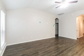 9308 Cynthia Ct in Fort Worth, TX - Foto de edificio - Building Photo