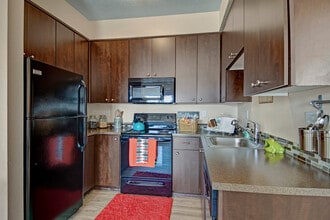 Element 170 Apartments in Beaverton, OR - Foto de edificio - Building Photo