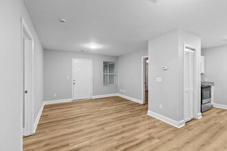 Crestview Apartments in Alexander City, AL - Foto de edificio - Building Photo