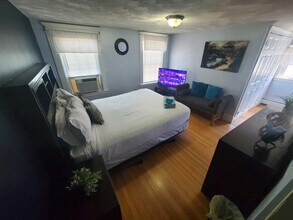 55 Mapleton St in Cranston, RI - Building Photo - Building Photo