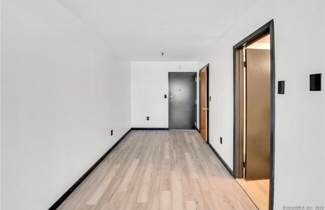 1660 E Main St, Unit 4Q in Waterbury, CT - Building Photo - Building Photo