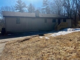87 W Peenpack Trail in Sparrow Bush, NY - Building Photo