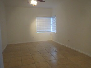 567-569 NE 68th St in Miami, FL - Foto de edificio - Other
